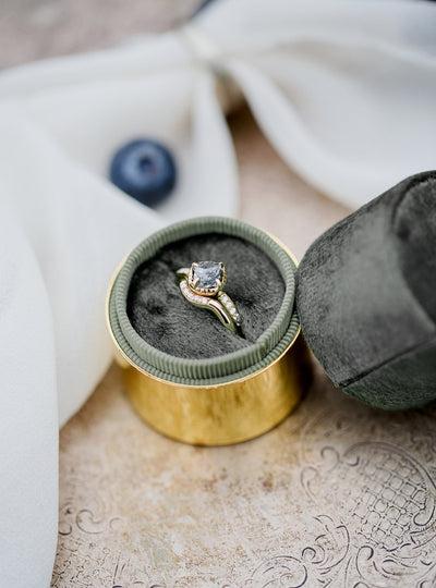 The Complete Guide to Buy an Engagement Ring Online